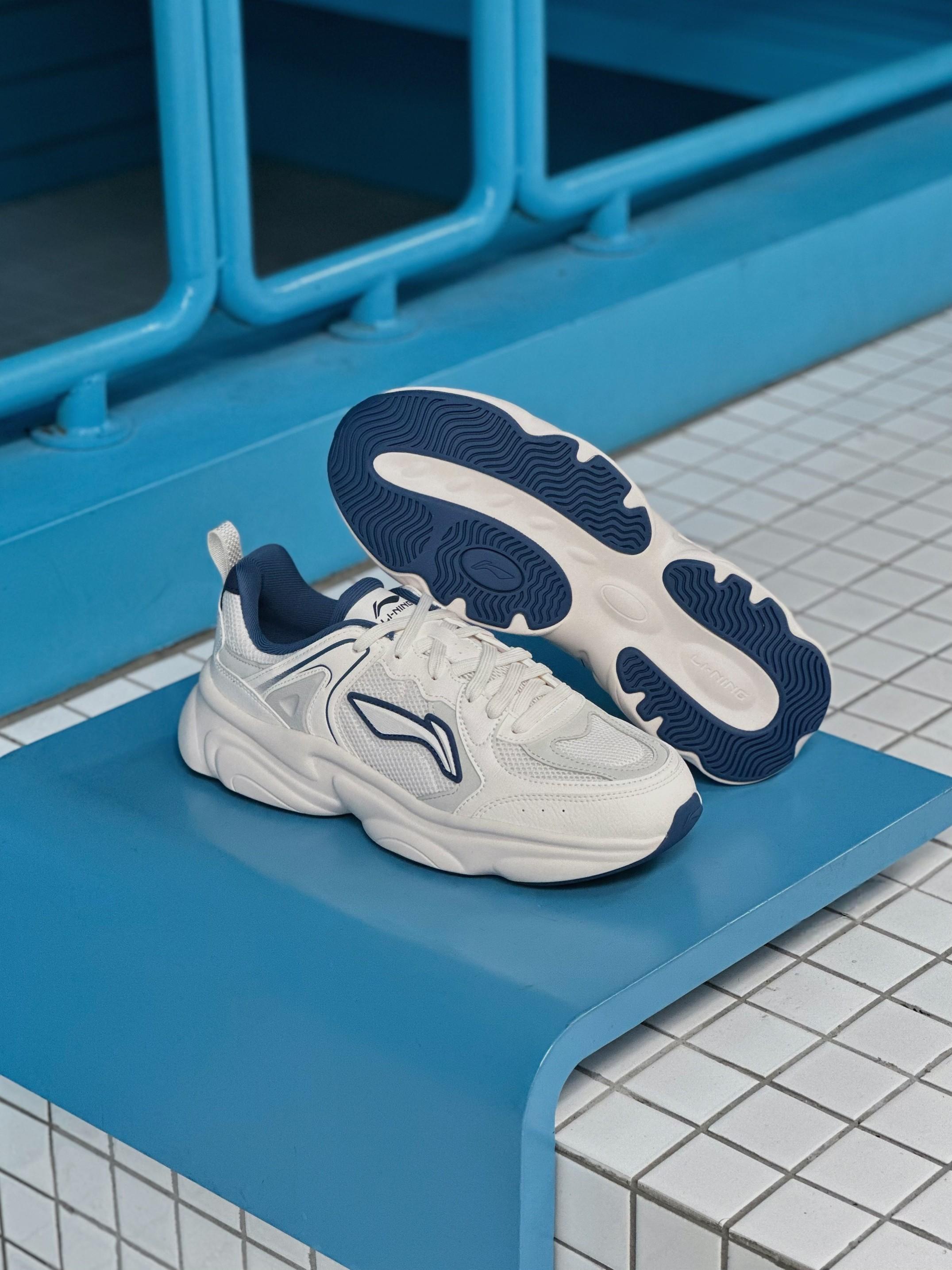 这双奶椰老爹鞋,大概是这个秋冬我的通勤舒适区💙~⚪️